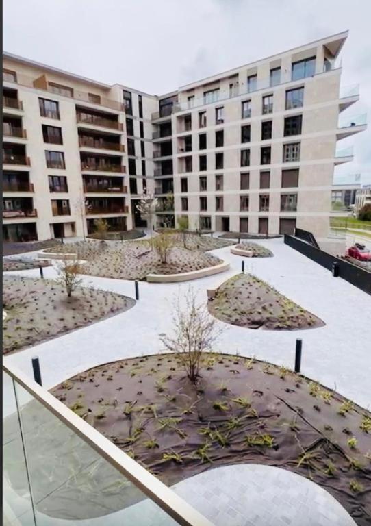 Charming With Terrace And Parking Appartement *