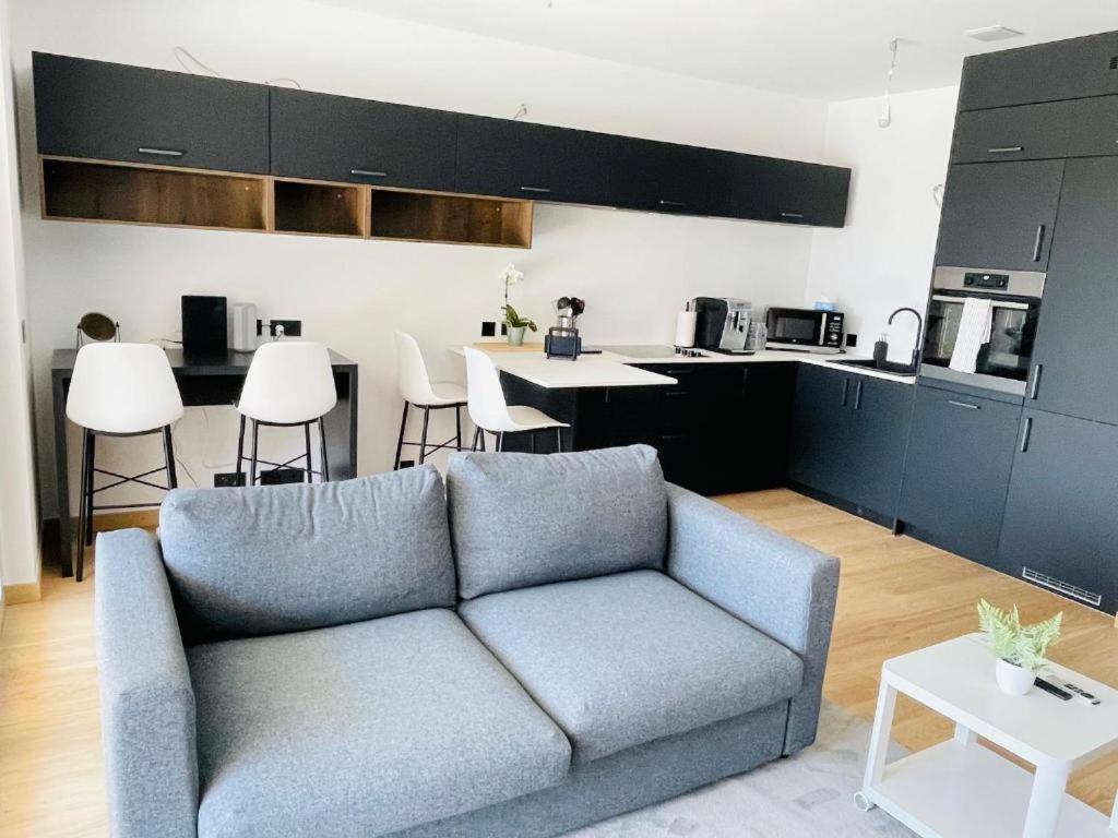 Charming With Terrace And Parking Apartment *