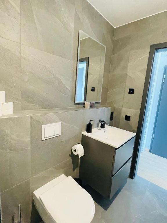 Charming With Terrace And Parking Apartment *
